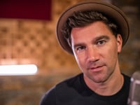 American country singer due to perform in Okehampton