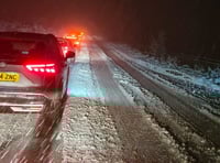 Kind-hearted residents help motorists stuck in snow