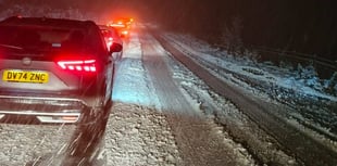 Kind-hearted residents help motorists stuck in snow