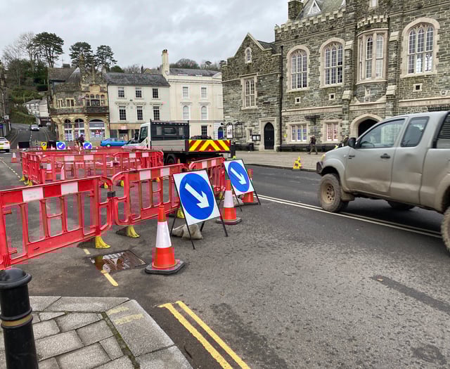 Broken manhole cover diverts drivers