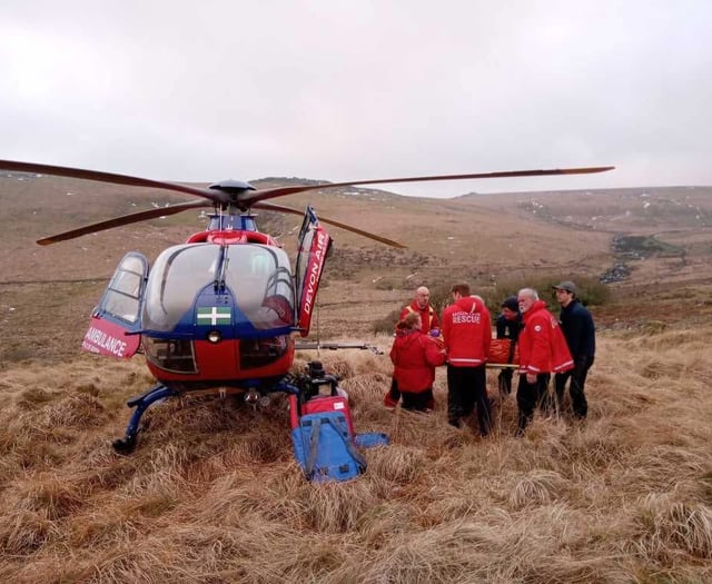 Volunteer rescuers help moorland casualty