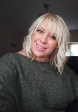 Niki Etheridge will only be using paintbrushes, sponges and normal paint during the three hour challenge