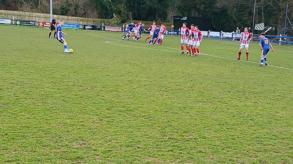 Okehampton Argyle well beaten by title contenders Newton Abbot Spurs