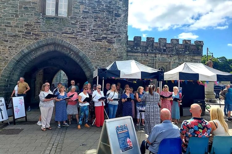 Tavistock Warblers perform in Bedford Square, summer 2024 
