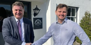 MP visits Chagford hotelier to discuss tax hikes