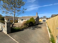 Charming bungalow to let in desirable area 