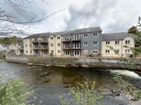 First floor apartment to let in spectacular riverside location