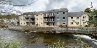 First floor apartment to let in spectacular riverside location