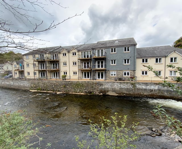 First floor apartment to let in spectacular riverside location