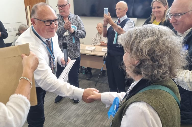 Debo Sellis was elected for the Conservative Party with 1,316 votes.