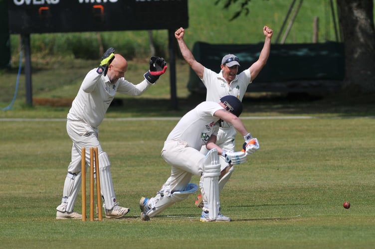 Devon Cricket League E Division West. Abbotskerswell 2nd XI versus Whichurch Wayfarers 1st XI. Delight for Whitchurch  as Abbots' skipper A Owen is bowled out by Marc Kerswell
Abbotskerswell won by 85 runs