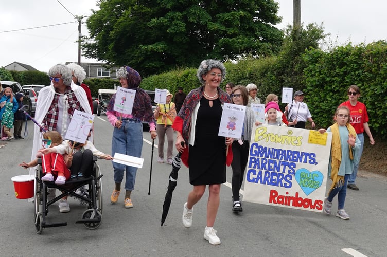 Bere Alston Carnival - Brownies and Rainbows 'Heroes'. Picture by Ann Parsons.