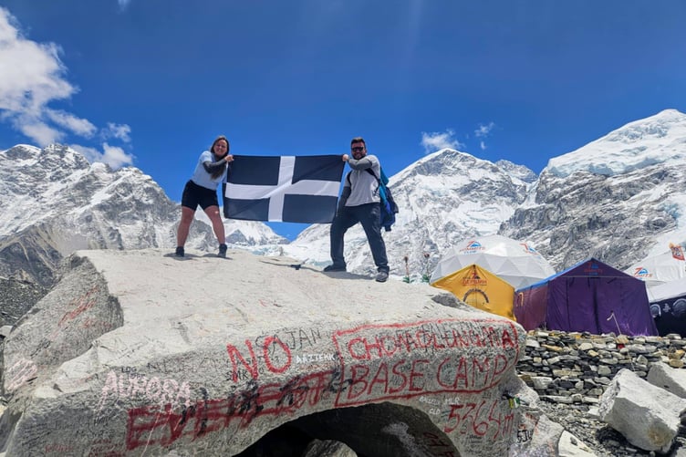 John Hole and Rebecca Emmett proudly fly the St Piran's Flag after trekking 12 days to reach Everest base camp. (Picture: John Hole)