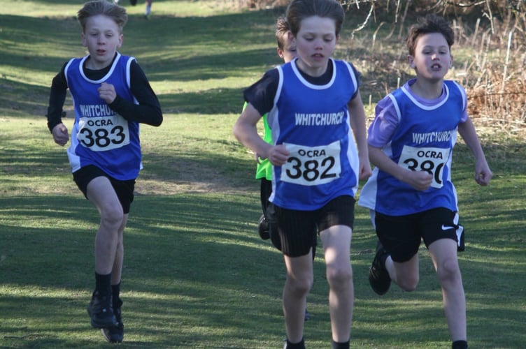 Whitchurch and Brentor Primary School cross country team running together.