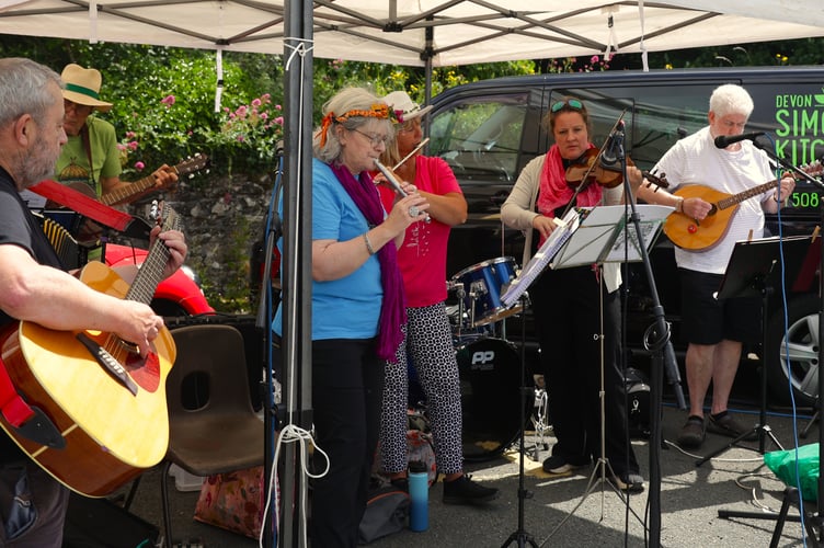 Live folk music at Tavistock Steam Fair.