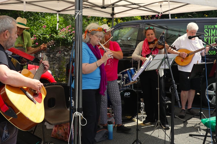 Live folk music at Tavistock Steam Fair.