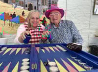 Romance blossoms over backgammon 