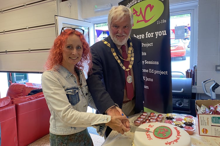 Tavistock Mayor Steve Hipsey and Vicki Lloyd-Walsh Tavistock Youth Cafe chair, cut the cafe's birthday cake. 