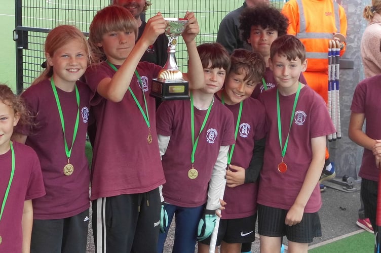Horrabridge School hockey winners