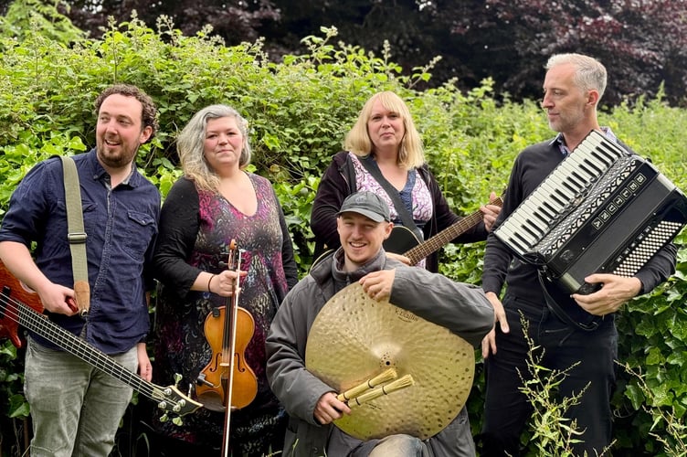 The Wren Music Ceilidh Band.