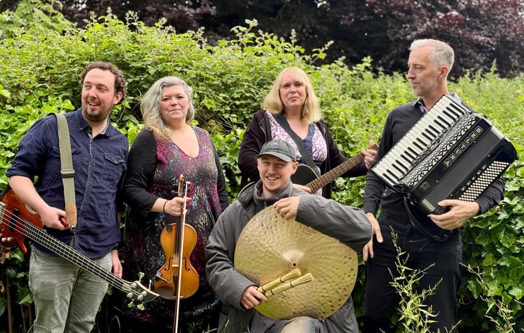 The Wren Music Ceilidh Band.