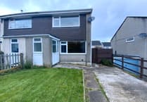 Semi-detached house to let in lovely estate