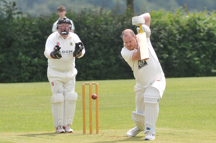 Devon Cricket League E Division West. Abbotskerswell 2nd XI versus Tavistock 2nd XI. Tavi's Tony Bicknell and Abbots' 'keeper Richard Harmer
Abbots won the toss and chose to field with Tavi going down 125 all out after 37 overs . After tea Abbots took to the crease making 128 for 5 after 38 overs and marked up a five wicket win