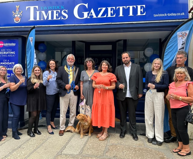 Tavistock mayor declares new Tavistock Times Gazette office open