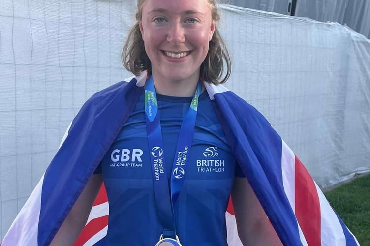 Charlotte Worth, of Tavistock Swimming Club, won a silver medal at the Aquathlon World Championships.