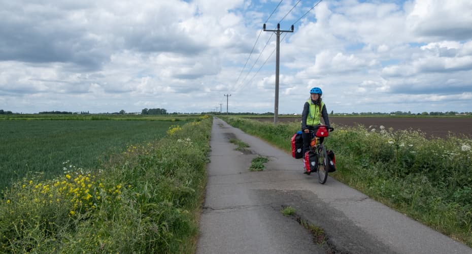 Researcher connects with farmers during 2,000-mile cycle challenge