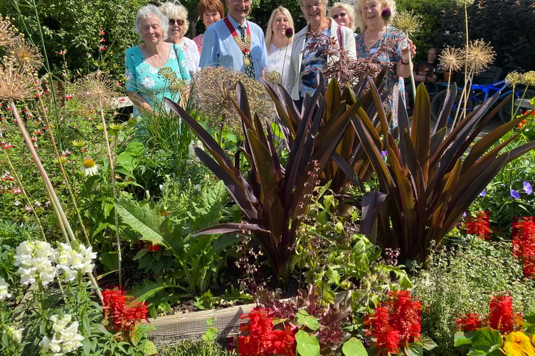 Bere Alston in Bloom's team join the Britain in Bloom judge Jane Pagano. Pictured are Frances Howard, Liz McQueen,  Jeanette Eaglefield, Lynn Faulkner, Sharon Wolstenholme and Cllr Peter Crozier Bere Ferrers Parish Council vice-chair).