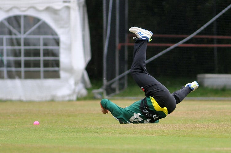 Devon Cricket League A Division. Bovey Tracey versus Hatherleigh

So close -  Hatherleigh's Ryan Quick just missing a perfect catch
A three wicket run for Hatherleigh who won the toss and elected to field.  Bovey Tracey 260/8 after 50 overs, to which Hatherleigh  responded with 263/7 after 48.1 overs.