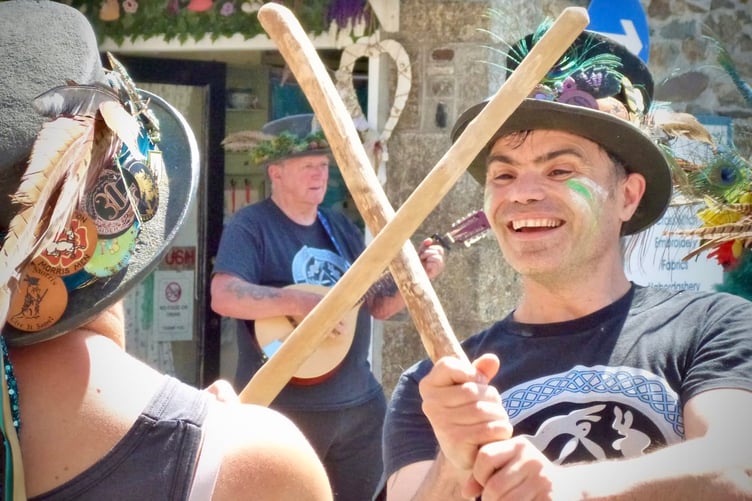 The energetic dancers and musicians of Lodestone Border Morris kept up the dancing in the heat at the Tavi Fringe.