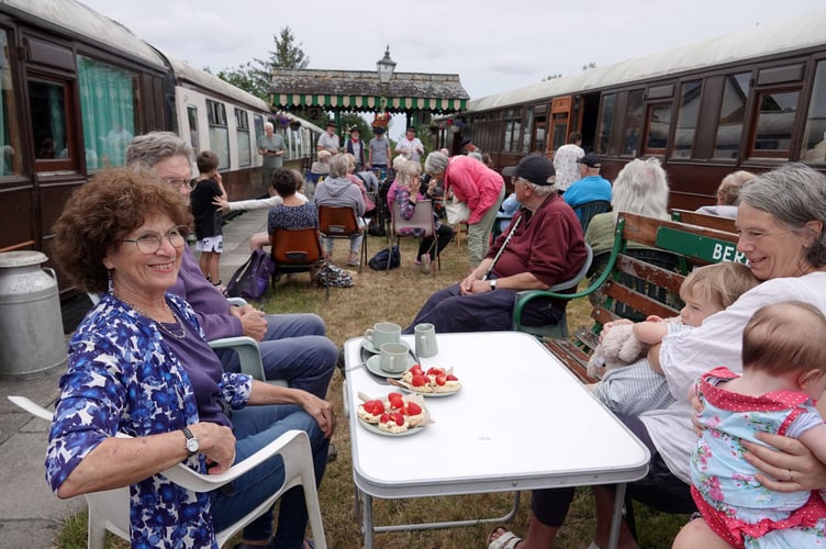 Tavy Tars bring the songs of the sea inland to Bere Ferrers to entertain visitors at the Tamar Belle in Bere Ferrers.