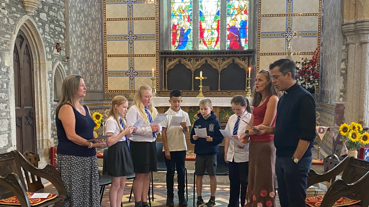 Schule in Walkhampton begeht Schließung mit letztem Gottesdienst