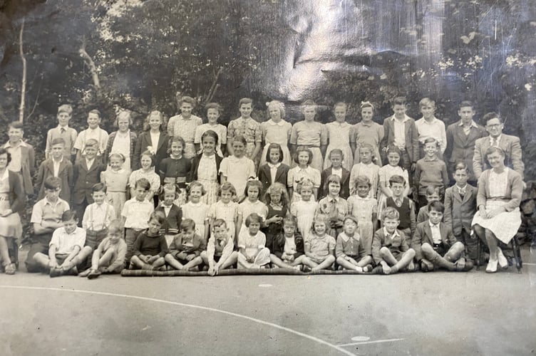 Lady Modiford's School in years gone by.