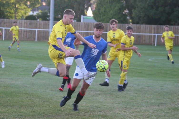 Okehampton Argyle in action at Newton Abbot Spurs