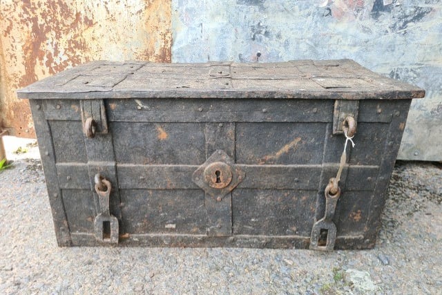 Rare armada chest fetches £1,900 at auction
