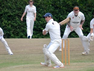 Both Bridestowe teams looking over their shoulder