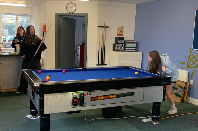 MP Sir Geoffrey Cox, Tavistock and Torridge MP dropped in to see Bere Alston’s Youth 2 Youth group based at The Hut. The MP discussed the difficulties of funding youth provision.