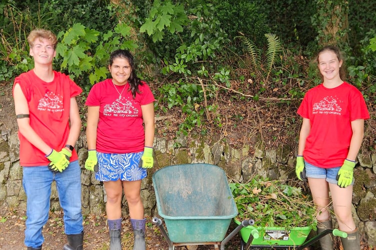 Duke of Edinburgh gold award students got stuck in alongside the Nethercott gardening staff to welcome visitors to the Open Garden event.