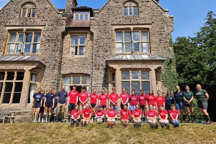 A team of 17 Duke of Edinburgh gold award students supported gardening staff at Nethercott House as they completed their residential at the house.