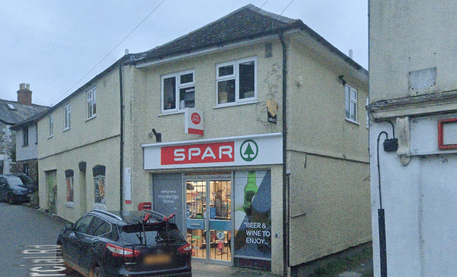 MP protests Horrabridge Post Office shutdown