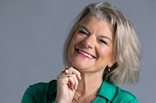 Veronica Henry.