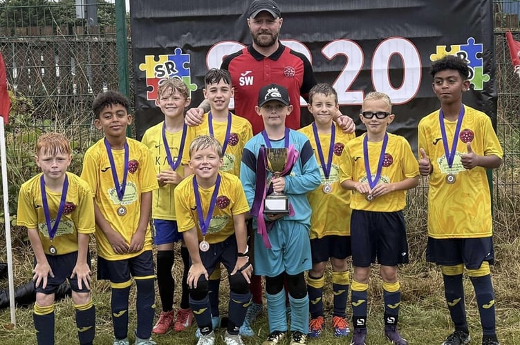 The Hedges U9s won the Sheena Lewis Memorial Cup.