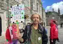 Stand up to racism protesters outnumber 'stop the boats' lobby