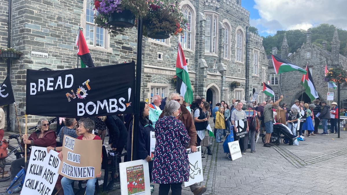 Meilenstein-Friedenswache für Gaza in Tavistock