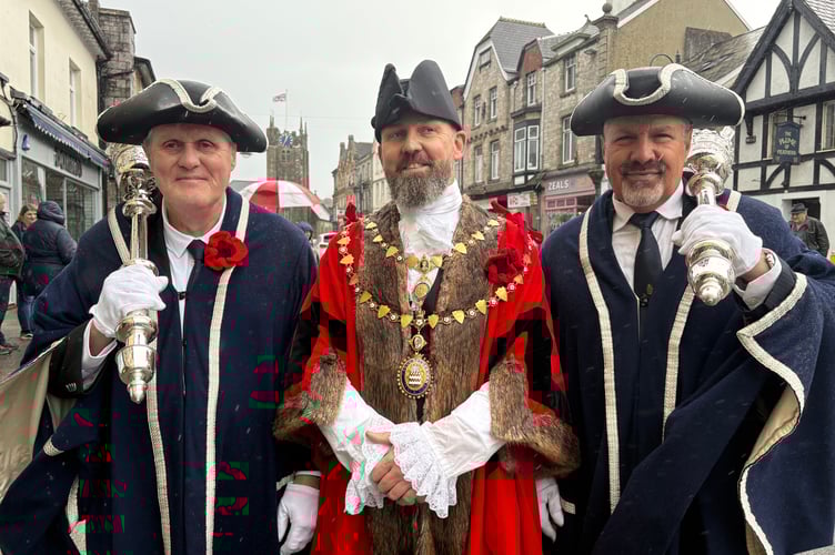 Mayor Richard Colman next to the two mace bearers.
