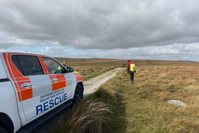 Volunteer rescue team help lost family