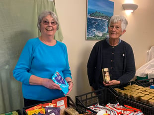 Volunteers feeding those in work in need